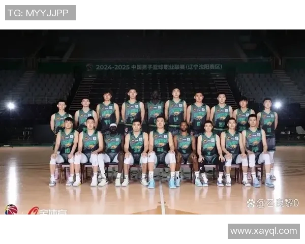 辽宁男篮迎战解放军队力争胜利展现团队实力与拼搏精神